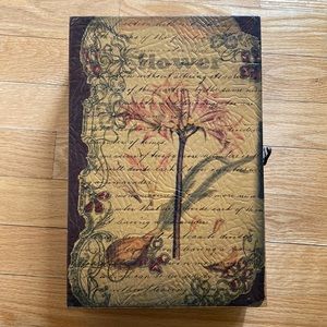 Vintage jewelry box/stand